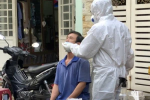 TP.HCM: Xét nghiệm 188 người đi cùng BN 1660 và 1801