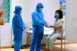 TP.HCM: Quận 11 chúc Tết các trường hợp cách ly tập trung