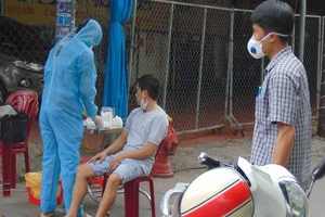 TP.HCM ghi nhận 35 ca bệnh COVID-19 làm việc tại sân bay