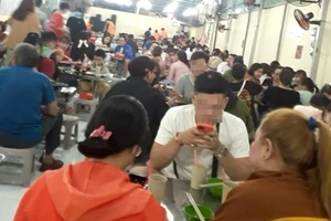 Nhiều tiệm ăn, quán nhậu TP.HCM tuân thủ phòng COVID-19