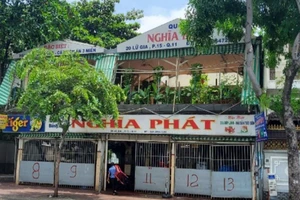 TP.HCM: Tạm thời phong tỏa quán ăn liên quan ca nghi COVID-19