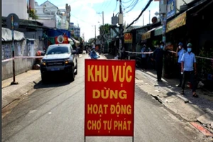 TP.HCM: Dân sống gần chợ tự phát an tâm không sợ lây nhiễm COVID-19.