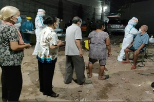 TP.HCM thêm 215 ca COVID-19, chuẩn bị 15.000 giường điều trị 