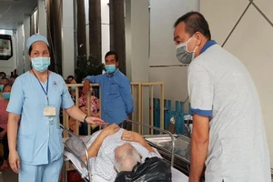 Dân trong khu vực phong tỏa muốn khám chữa bệnh phải làm sao?