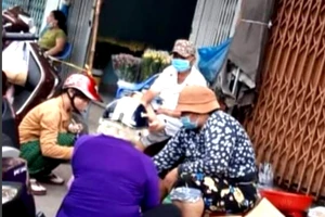 Còn nhiều người phớt lờ, tụ tập buôn bán, không thực hiện nghiêm Chỉ thị 16