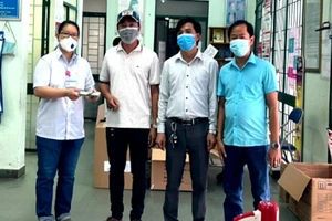 Chung tay tiếp sức nhân viên y tế chống dịch COVID-19