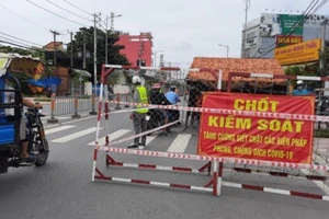 TP.HCM: Sản phụ định đi bộ tới bệnh viện sinh con vì không có tiền