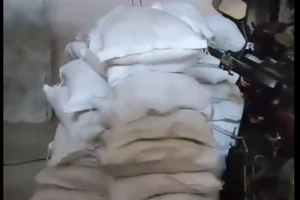 Chủ tịch xã nói về clip tổ trưởng “ém gạo” không phát cho dân