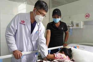 Bé 8 tuổi ở An Giang mắc căn bệnh rất hiếm gặp ở trẻ em