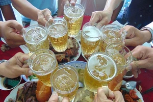 Không máy lạnh, chẳng rượu bia trong quán ăn tại chỗ