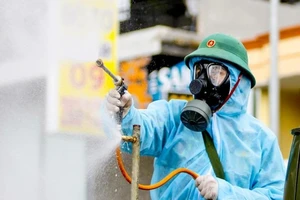 Lưu ý: Không phun, xịt hóa chất diệt virus SARS-CoV-2 vào người 