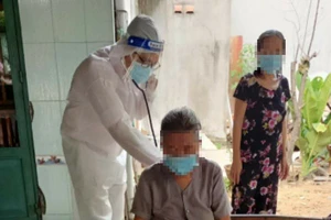 TP.HCM: Ca bệnh COVID-19 nhập viện cao hơn xuất viện