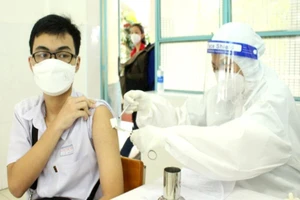 TP.HCM: Tạm ngưng tiêm cho trẻ do thiếu vaccine ngừa COVID-19