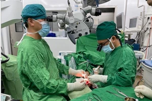 Bác sĩ TP.HCM tới Khánh Hòa phẫu thuật dị tật cho bệnh nhân