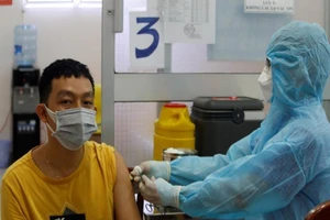 Điều cần biết về tiêm vaccine COVID-19 liều bổ sung, nhắc lại