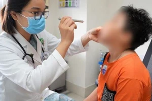 Coi chừng trẻ nhỏ tự nhét dị vật vô mũi rồi quên