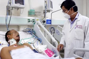 Cứu sống bệnh nhân 2 lần ngưng tim do điện giật 