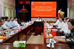 Bí thư Nguyễn Văn Nên: TP.HCM phải có chế độ đãi ngộ để tăng thu nhập cho nhân viên y tế