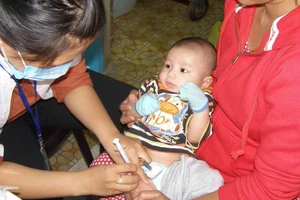 TP.HCM: Nguy cơ dịch sởi chồng lên sốt xuất huyết và COVID-19