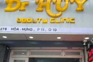 TP.HCM: Cơ sở không phép ngang nhiên đốt nốt ruồi, triệt lông cho khách