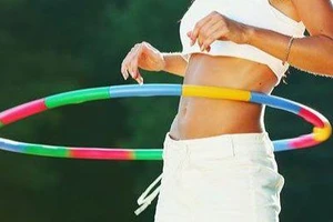 Lắc vòng có làm teo buồng trứng?