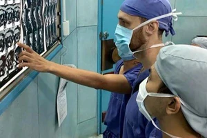 Bác sĩ nước ngoài phải nói tiếng Việt khi hành nghề tại Việt Nam