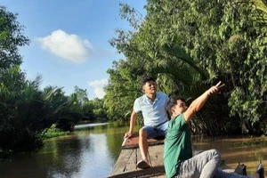 Về Sóc Trăng đi ghe, ngắm sông nước, làng quê