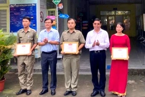 TP.HCM: Dân quận 12 truy cho được người quăng rác bừa bãi