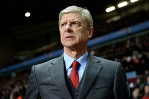 Arsenal lại khiến HLV Wenger sầu lòng
