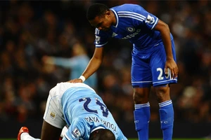 Chelsea đánh sập 'pháo đài' Etihad của Man City