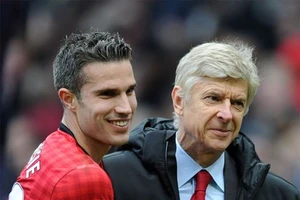 Van Persie muốn quay lại "mái nhà xưa" với HLV Wenger