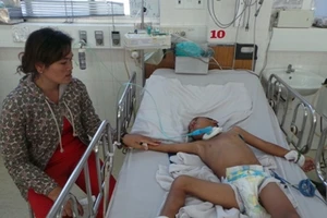 Bé trai nguy kịch vì không được chích ngừa uốn ván
