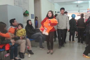 Trời trở rét đậm, bệnh nhi nhập viện tăng đột biến