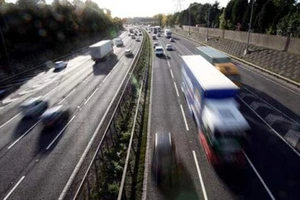 Gắn thiết bị hạn chế tốc độ lên xe