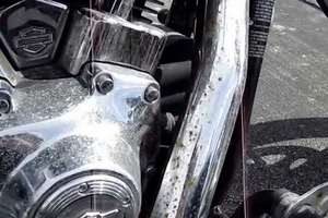 Mẹo đơn giản để tẩy rửa vết gi sét trên xe máy