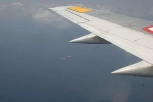 Một nhân chứng ở VN thấy máy bay mất tích “bùng cháy và rơi xuống nước“?