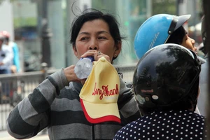 Sài Gòn nóng rát mặt