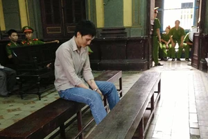 Đang ở tù còn hung hăng giết người