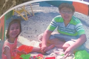 Tung toàn bộ trinh sát đưa hai bé về nhà an toàn