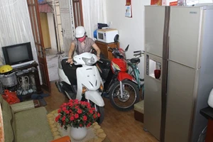 Cách để xe máy trong nhà nhưng không hại sức khỏe