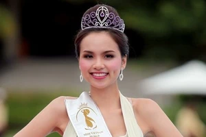 Không tước vương miện của hoa hậu Diễm Hương?