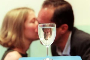 Cách phát hiện nhanh chất kích dục trong đồ uống