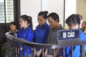 Nữ sinh cùng mẹ vận chuyển heroin: Mẹ 20 năm tù, con hơn một năm tù