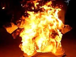 Trữ dầu hỏa trong bếp, một phụ nữ bỏng nặng