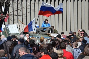 Các tay súng chiếm đồn cảnh sát ở miền đông Ukraine