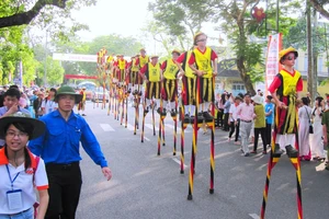 Những nghệ sĩ thích đi trên không