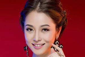 Jennifer Phạm đẹp kiêu sa với đầm đen 