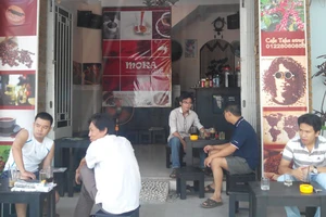 Thời của quán cà phê “cóc” mang về