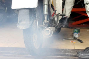 Nhận biết "sức khỏe" của xe qua khói
