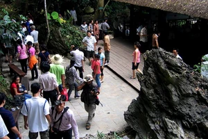 Hoạt cảnh tiên nữ tắm động Phong Nha hút du khách 